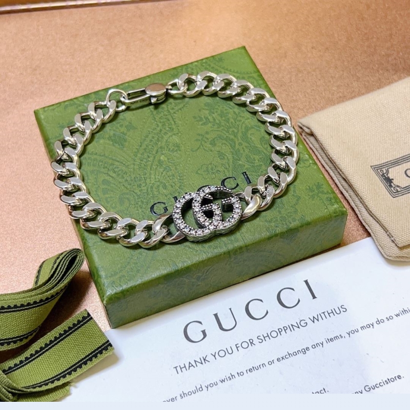 G*u*i bracelets